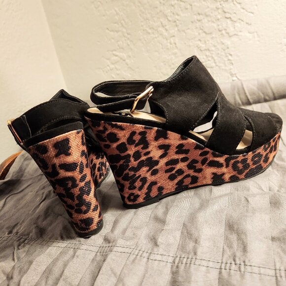 Fergalicious Valentina Platform Wedge Sandals - Size 7.5 - Cheetah Print Design - Picture 3 of 8